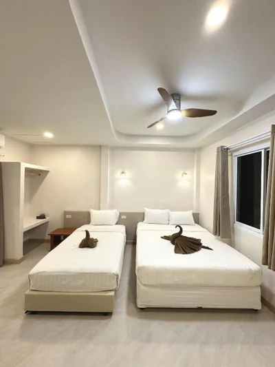 Dreibettzimmer mit Balkon — Euphoria Bungalow